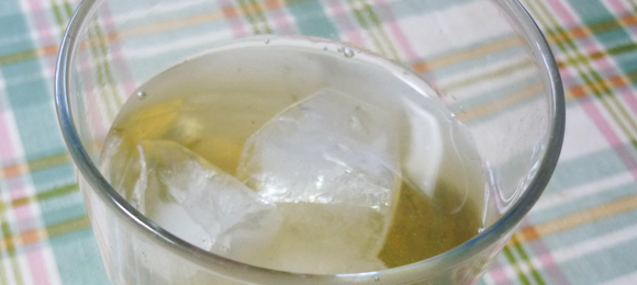 【感激】割り箸を使ってキレイな透明の氷を作る方法