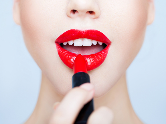 口紅の塗り方をマスター 魅力的な口元を手に入れよう 女性の美学
